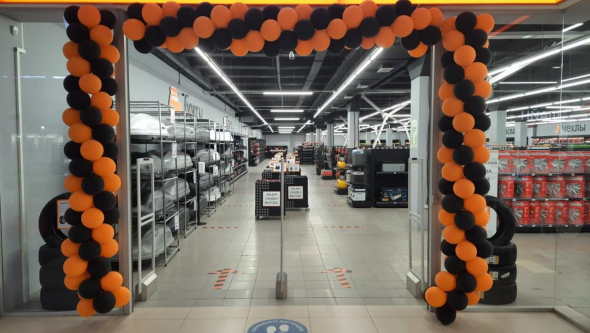 Автомагазин Автомакс, г. Иваново, ТРЦ Серебряный город - 2 прохода с разной шириной