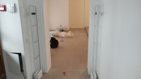 Магазин Naked Shoulders, г. Москва, Малый Козихинский пер., 3 - проход 90 см