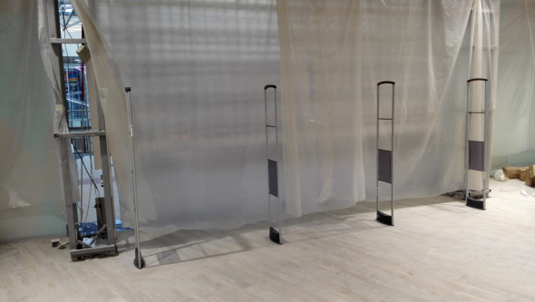 Магазин Тапки-Шмотки, г. Новосибирск, ТЦ Сибирский Молл - проход 420 см