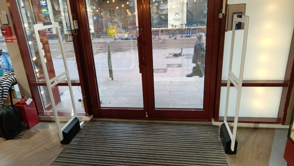 Магазин Чудесное Рядом, г. Москва, ул. Арбат 1 - проход 180 см