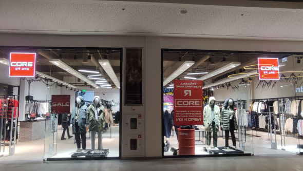 Магазин CORE, г. Красногорск, ТРК РИГАМОЛЛ - 2 прохода по 180 см