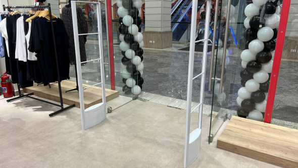 Магазин Santiga, г. Воронеж, Центр Галереи Чижова - проход 180 см