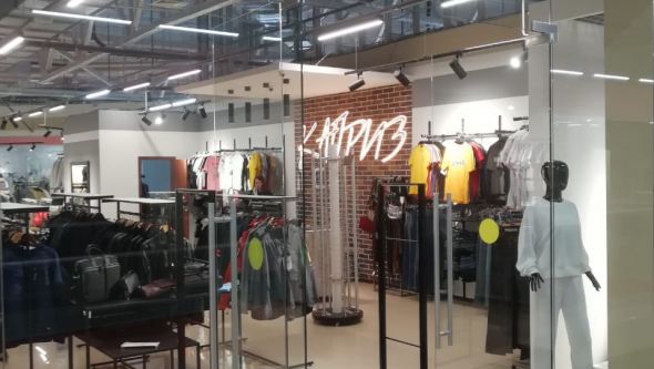 Магазин Каприз, г. Кингисепп, Ленинградская область, ТРК Вернисаж - 2 прохода по 200 см