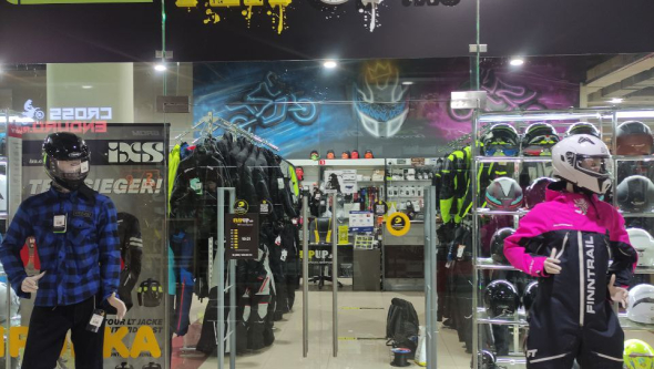 Магазин FLIPUP, г. Москва, ТЦ Формула X - 2 прохода по 200 см