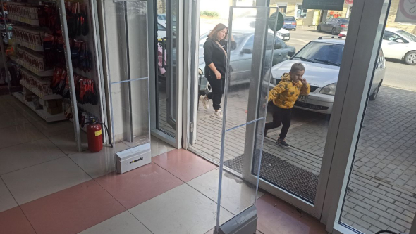 Магазин Кубань Инструмент, г. Краснодар, ул. Российская 269 - проход 160 см