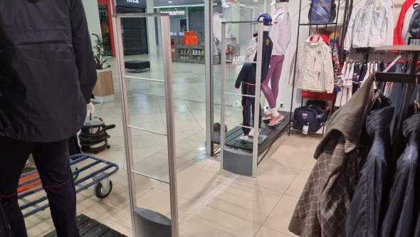 Магазин Forward, г. Воронеж, ТРЦ Сити-парк Град - проход 180 см