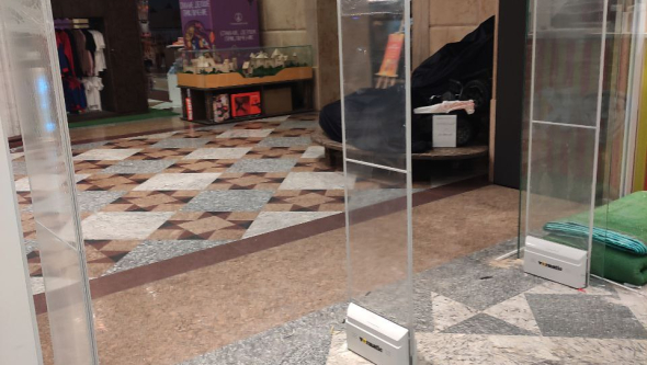 Магазин BY-SHOP, г. Москва, ЦДМ - несколько проходов с разной шириной