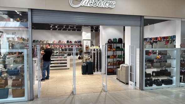 Магазин Саквояж, г. Ульяновск, ТЦ Версаль - проход 360 см