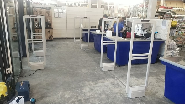 Гипермаркет Сом, г. Сухой Лог ул. Вокзальная 1 - 3 прохода с разной шириной