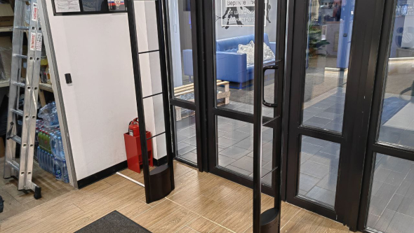 Спортивный клуб Октябрь, г. Санкт-Петербург, Октябрьская наб., 6В - проход 1 метр