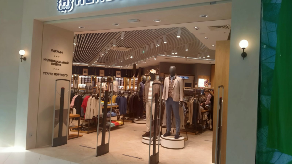 Магазин HENDERSON, г. Ижевск, ТРЦ Талисман - проход 460 см