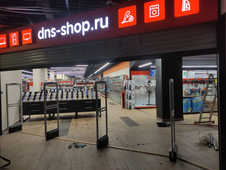 Магазин DNS, Московская область, г. Пушкино, ТРЦ Победа - проход 5 метров3