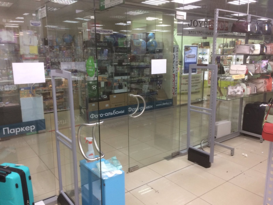 Магазин Империя Сумок, г. Самара, ТЦ Мелодия - проход 220 см2