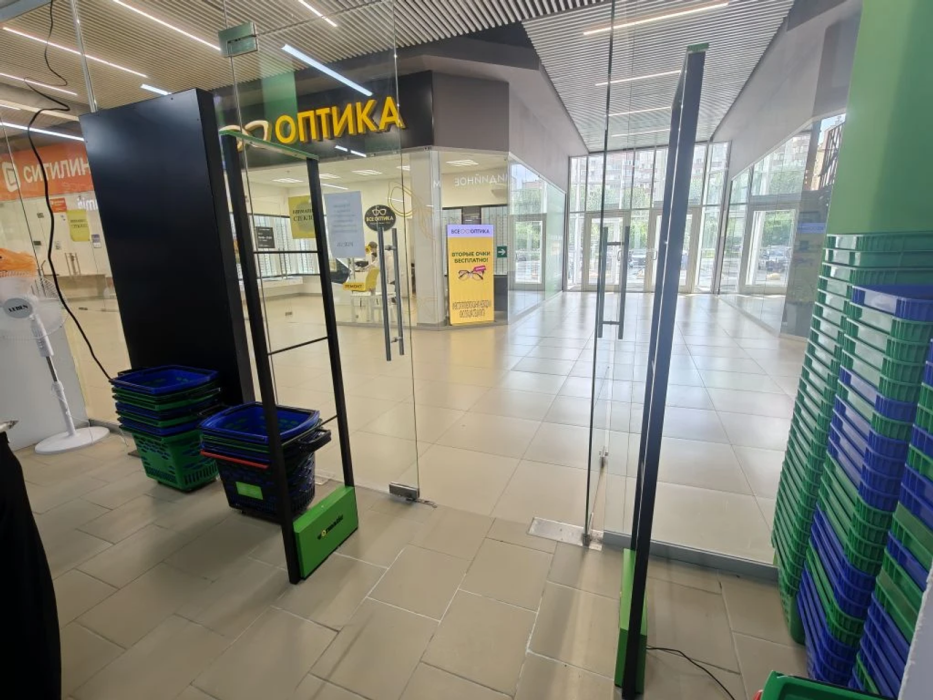 Магазин Fix Price, г. Тюмень, ТЦ Клён - проход 180 см1
