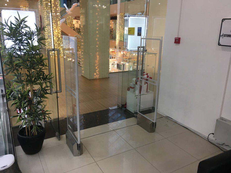 Магазин MY STORE, г. Самара, ТЦ Incube  - проход 140 см0