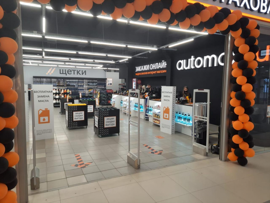 Автомагазин Автомакс, г. Иваново, ТРЦ Серебряный город - 2 прохода с разной шириной1