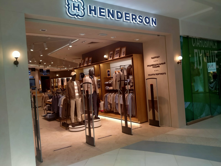 Магазин HENDERSON, г. Ижевск, ТРЦ Талисман - проход 460 см1