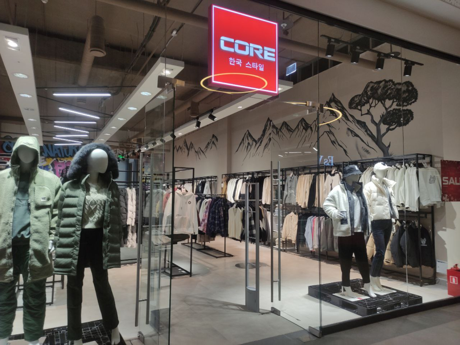 Магазин CORE, г. Красногорск, ТРК РИГАМОЛЛ - 2 прохода по 180 см2