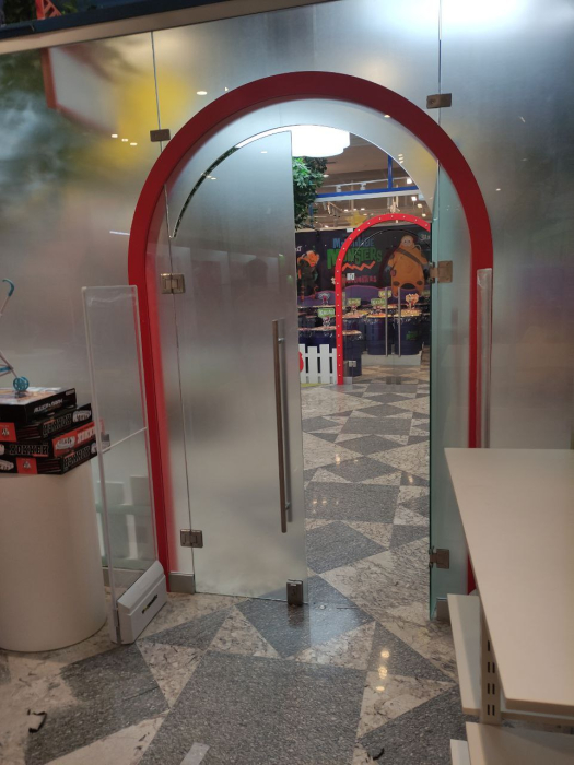 Магазин BY-SHOP, г. Москва, ЦДМ - несколько проходов с разной шириной3