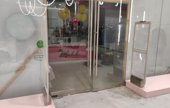 Магазин Forest, г. Краснодар, ТРЦ Галерея Краснодар  - 2 прохода по 220 см