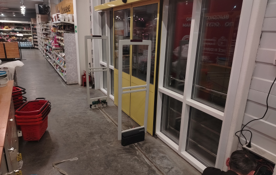 Гипермаркет Абсолют, Республика Бурятия, с. Нижняя Иволга, ул. Школьная 22 - проход по 2 метра