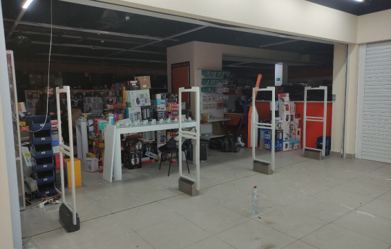 Магазин DNS, Московская область, г. Мытищи, ТЦ Перловский - проход 6 метров