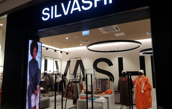 Магазин SILVASHI, г. Москва, ТЦ Метрополис - проход 380 см